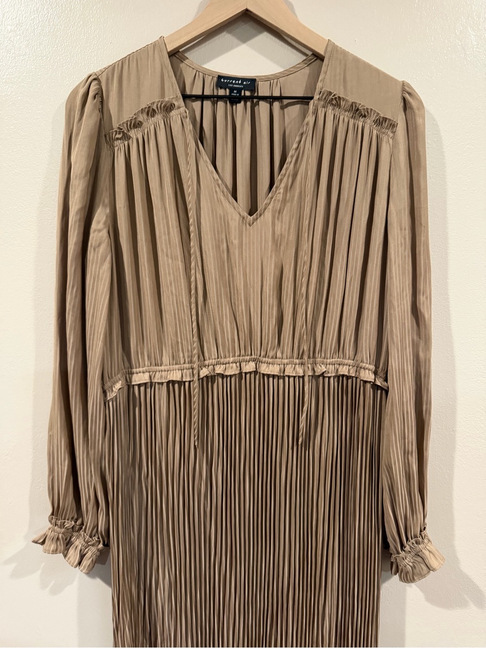 EUC Current Air Taupe Pleated V-Neck Long Sleeve Maxi Dress Size Med. Fits Large - Picture 5 of 7